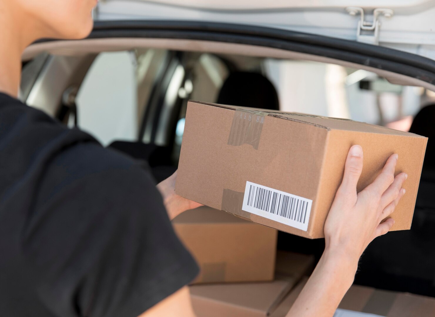 young-man-delivering-order_23-2148964010